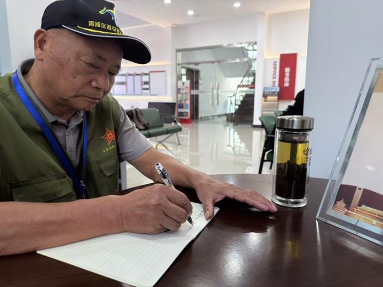 “31588181”老兵热线背后的守护与传承 “31588181”老兵热线背后的守护与传承