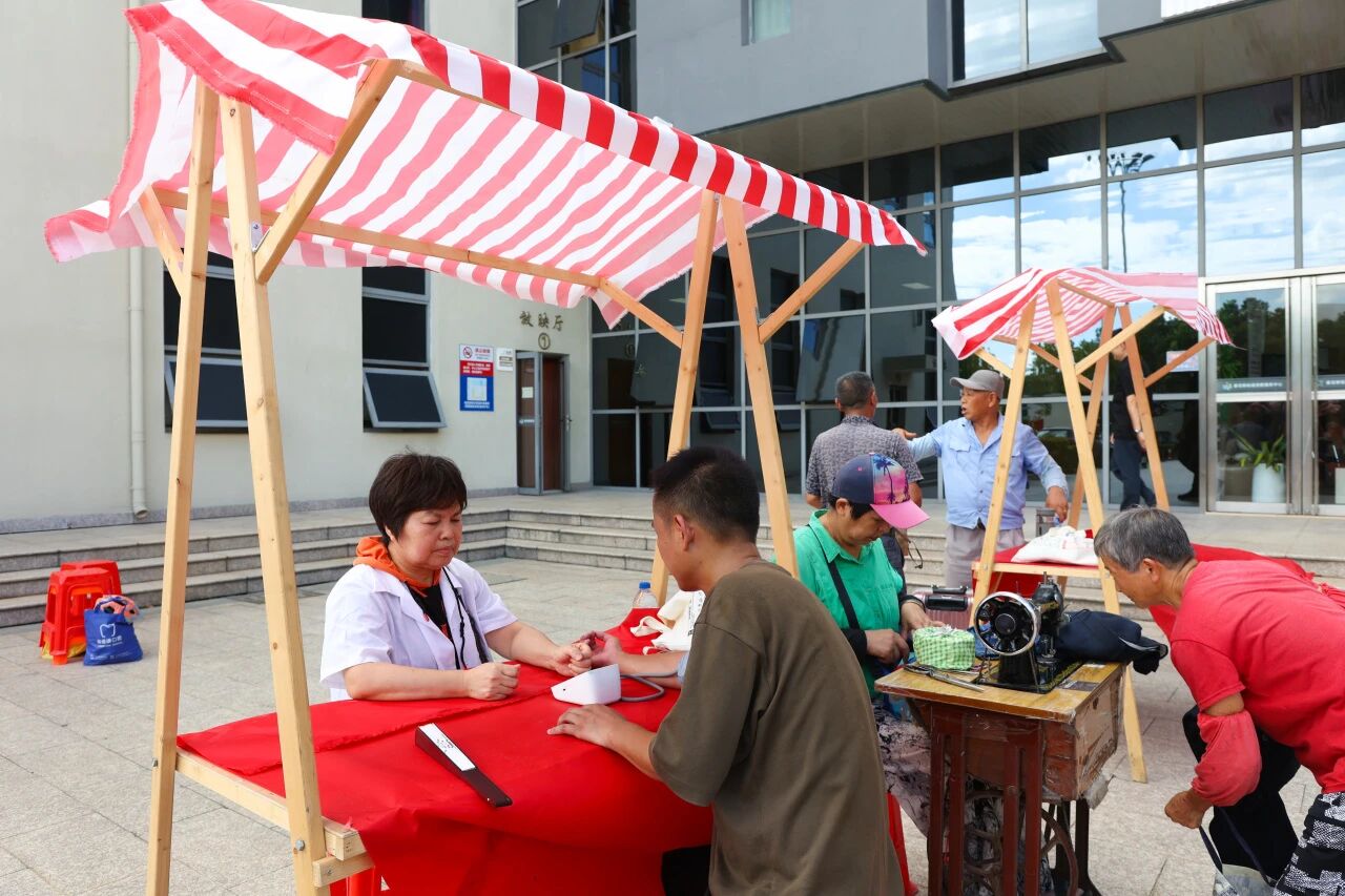 “‘香’约益企聚合力，志愿同行谱新篇”——青浦区香花桥街道香北园区、街区党组织举办综合网格开放日活动纪实