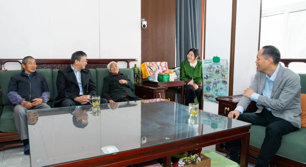 1030_154301_828.jpg 1111.jpg