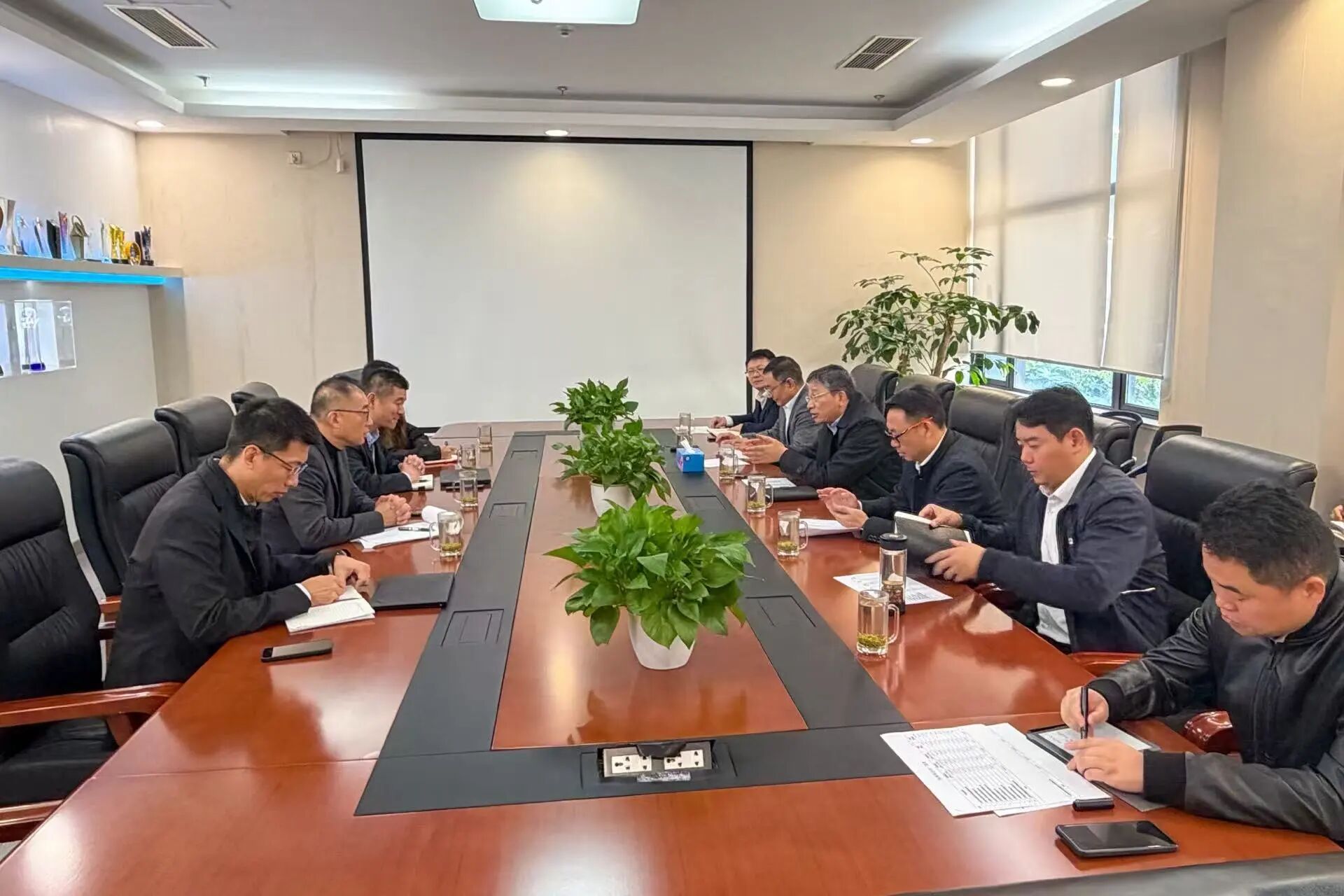 靶向服务解企忧 同心冲刺稳增长——青浦区香花桥街道主要领导带队走访重点企业汉得信息