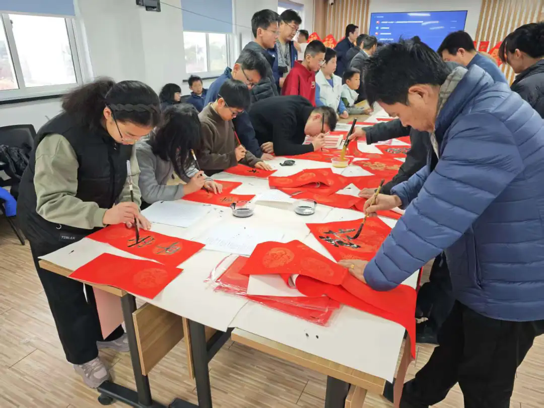 墨香送福迎新春 安全护航守邻里 —— 青浦区香花桥街道民惠第二社区新春送福暨安全宣传活动