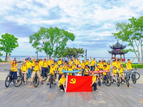 童心逐风，温情相伴——青浦区香花桥街道社企共绘六一美好时光 