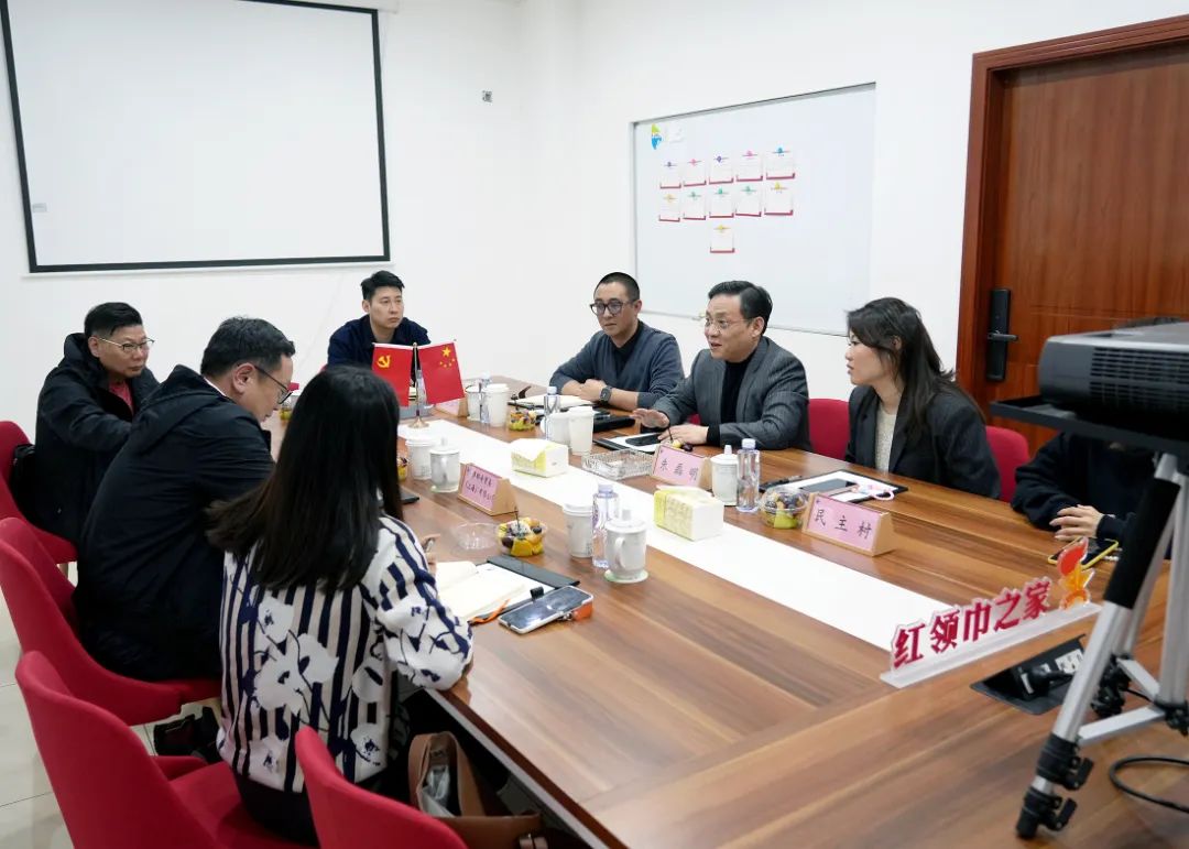 镇党委书记朱磊明走访调研企业