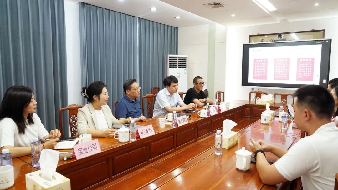 向“新”求“质”镇领导接待高新技术企业来徐考察