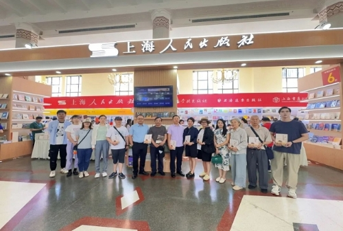 《青浦老城厢》亮相2025上海书展 唤醒城市记忆凝聚乡愁