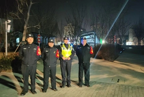 盈浦街道全力做好春节期间烟花爆竹社会面防控巡查