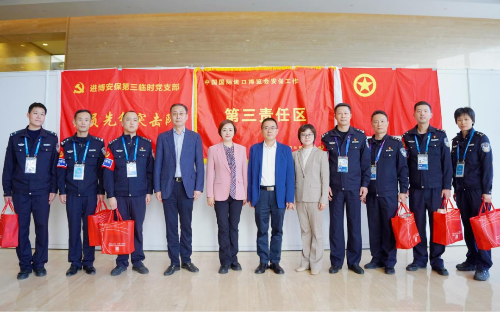 赵巷镇主要领导走访慰问进博会安保一线执勤民警