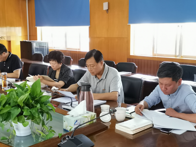 龚海明同志(左2)交流发言.jpg