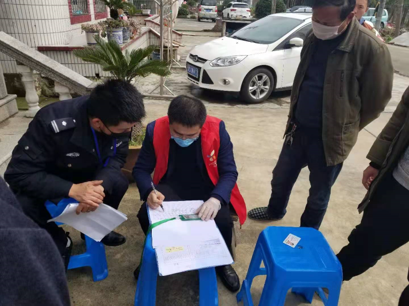 0513_085550_192.jpg 10△2020年2月在方夏村排摸来沪人员(疫情期间).jpg