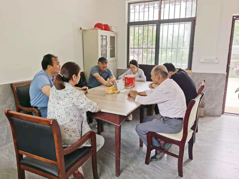 对优质稻生产栽培技术进行交流研讨.jpg