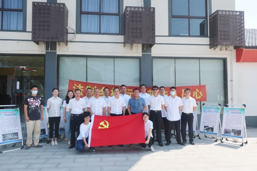 【党建引领】党旗领航树乡风，普法入村助振兴—青浦区农业农村委执法大队党支部与白鹤镇胜新村党支部共建活动