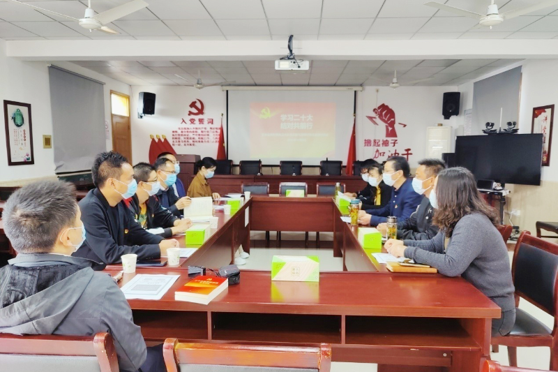 执法大队和泖甸村开展结对共建座谈会.jpg