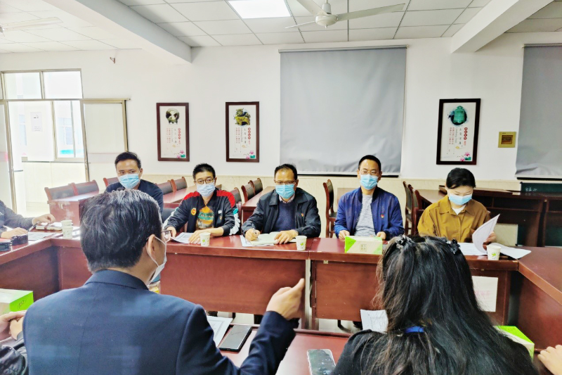 执法大队支部书记袁明龙介绍大队主要工作职责.jpg