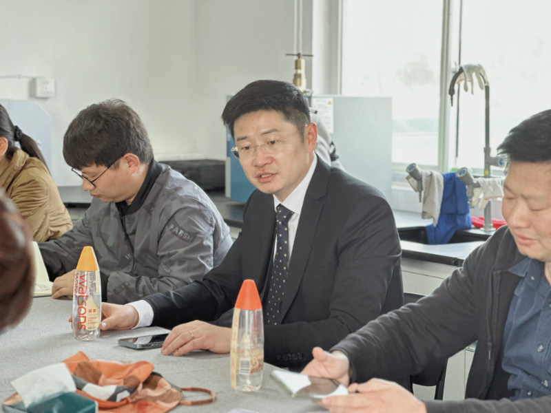 上海市水产研究所技术推广科科长李建忠高级工程师.jpg
