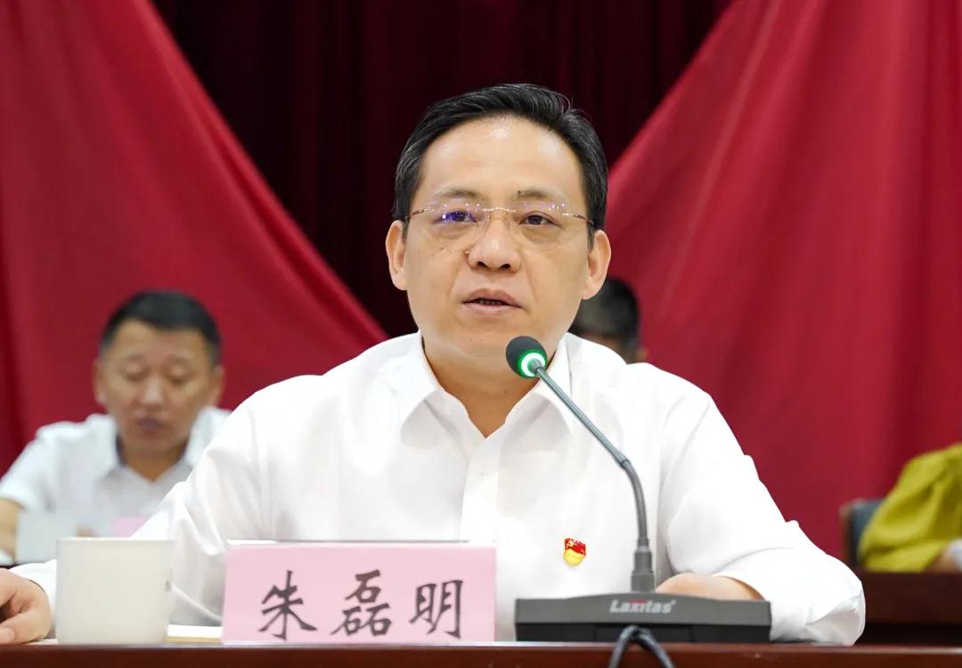 今天(9月7日)上午,白鹤镇召开党政干部大会,对下阶段镇党委,政府重点
