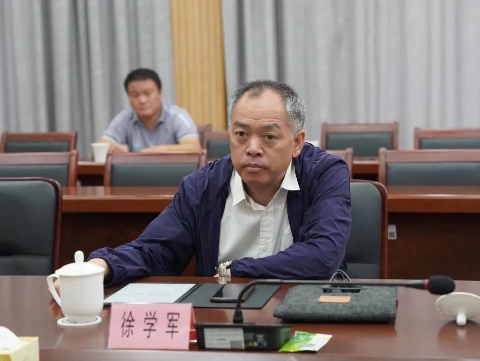 0719_101110_916.jpg 0719_101110_916.jpg