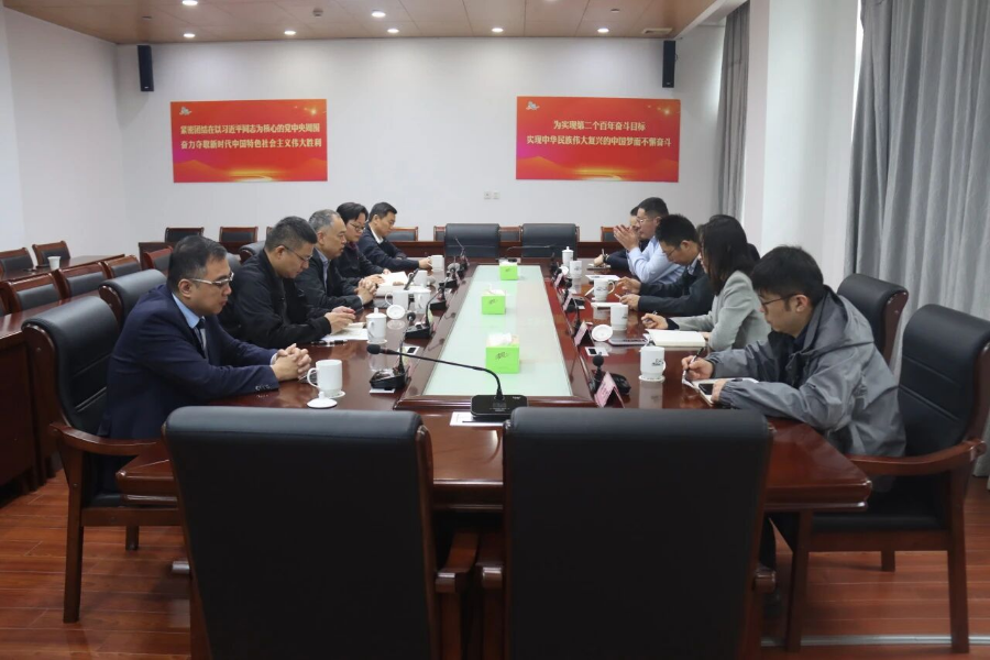 上港集团来白鹤镇考察交流