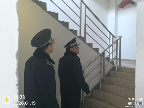 青浦区香花桥城管：整治楼道隐患 守护平安家园