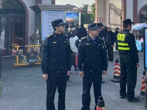 青浦区徐泾城管：清明保障不打烊 执法守序倡文明