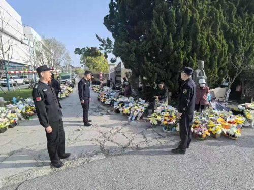 青浦区夏阳城管：坚守清明祭扫一线 引导文明祭扫新风