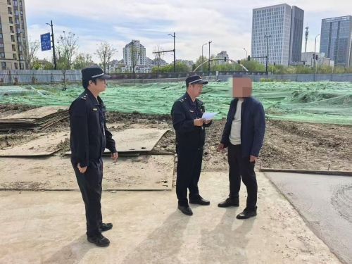 青浦区夏阳城管：严查在建工地 守护文明施工