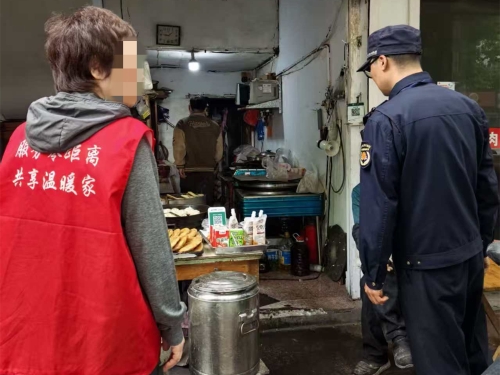 青浦区金泽城管：网格联动查隐患 城管协力护安全