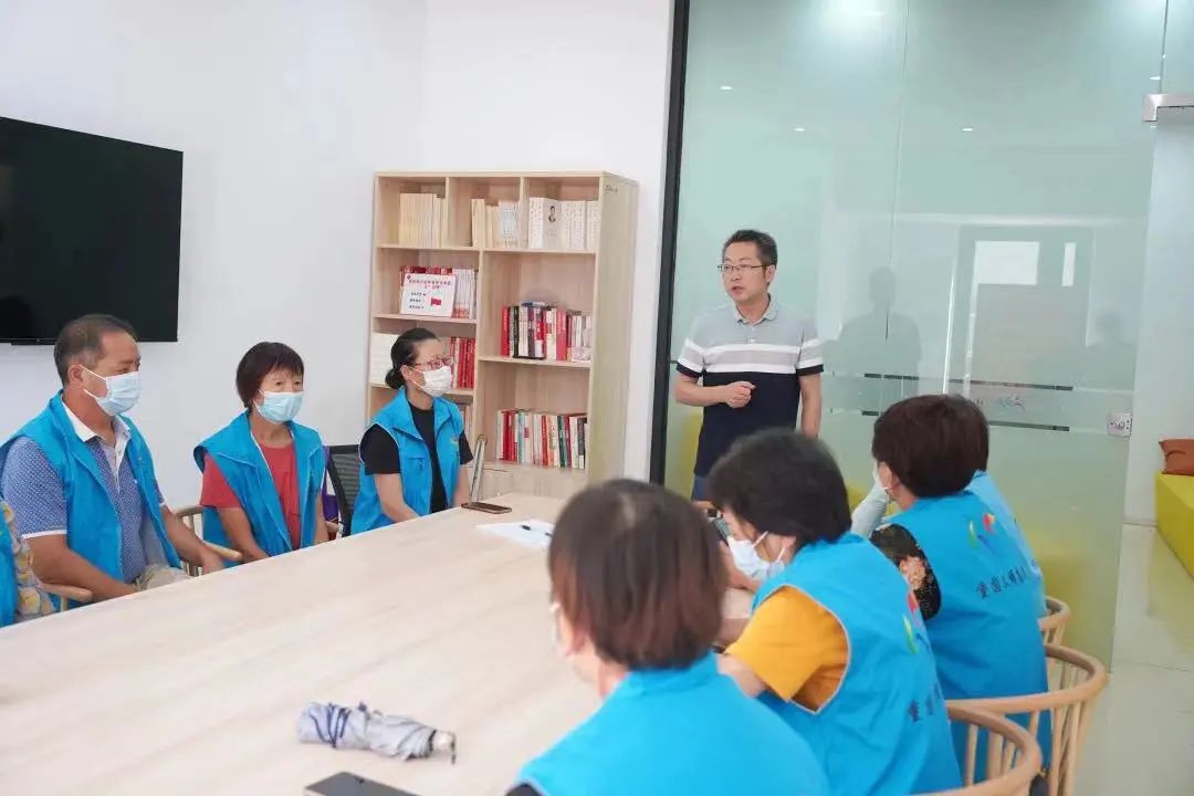 志愿者服务队线下开会.jpg