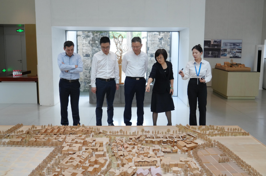 张得志一行前往章堰村幸福社区和古村落，实地调研乡村振兴和幸福社区建设情况.png