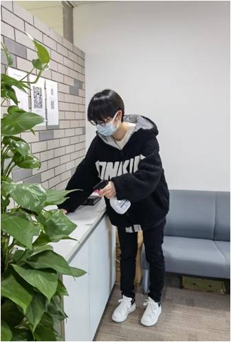 优化行政服务事项 助力疫情防控工作.jpg