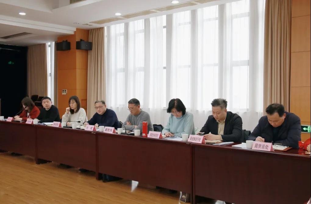 市道运局副局长戴敦伟及相关业务处室负责人,青浦区副区长肖辉,青浦区