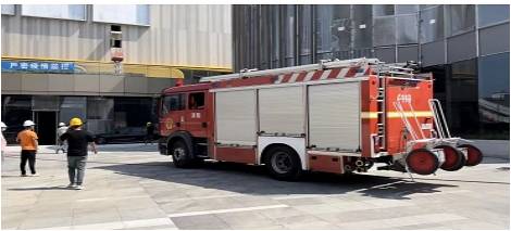 消防车开进项目  实地“丈量”消防通道.jpg