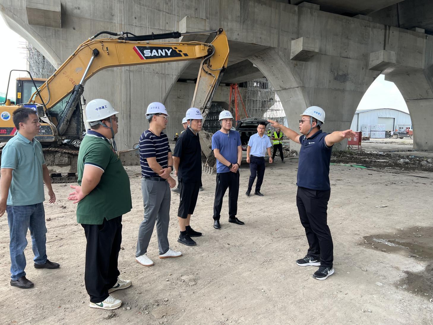 区重大办巡查推进沪苏湖铁路练塘站及周边道路建设1.jpeg