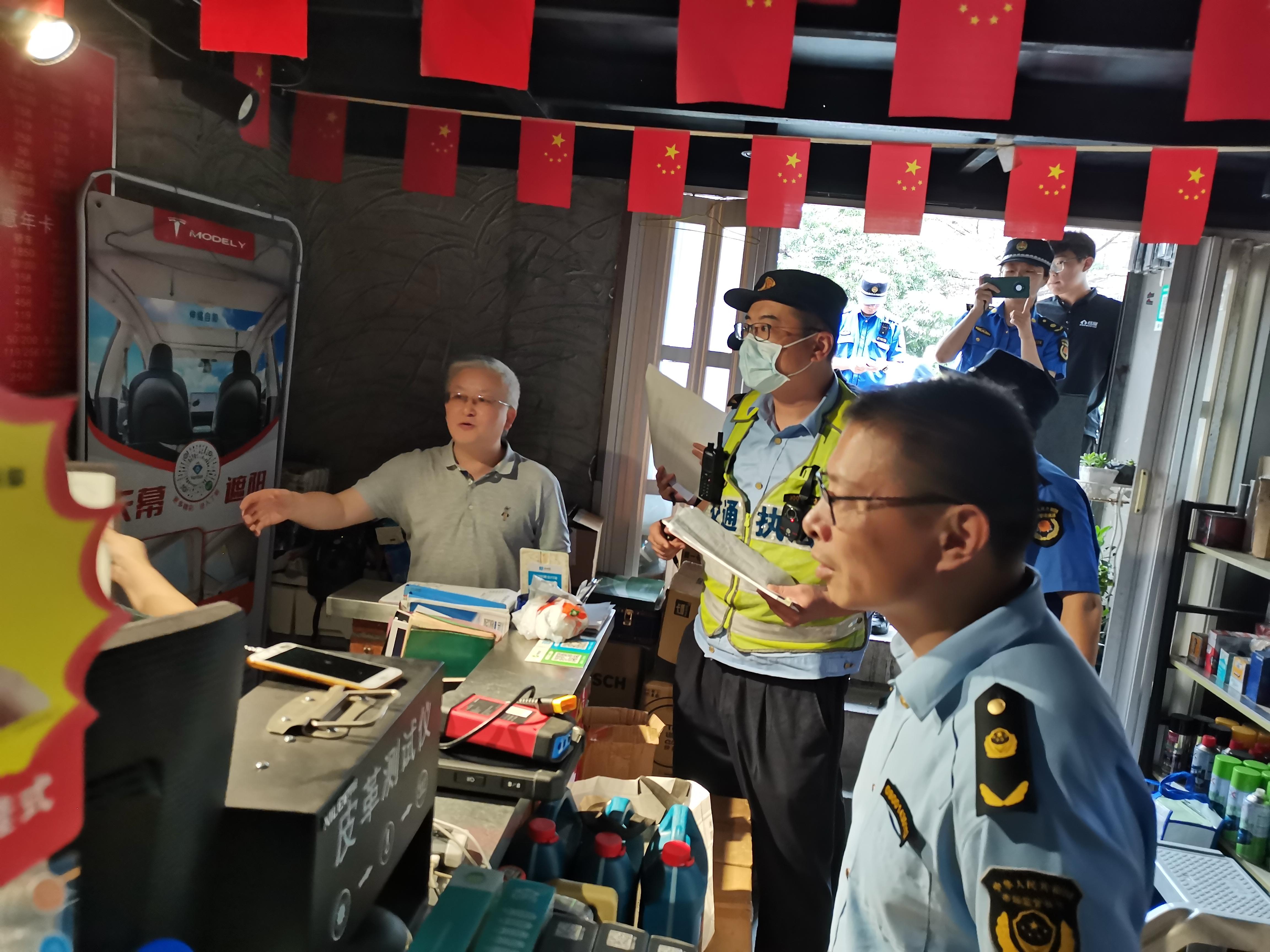 区交通委执法大队开展机动车辆清洗修理场所联合执法检查行动1.jpeg