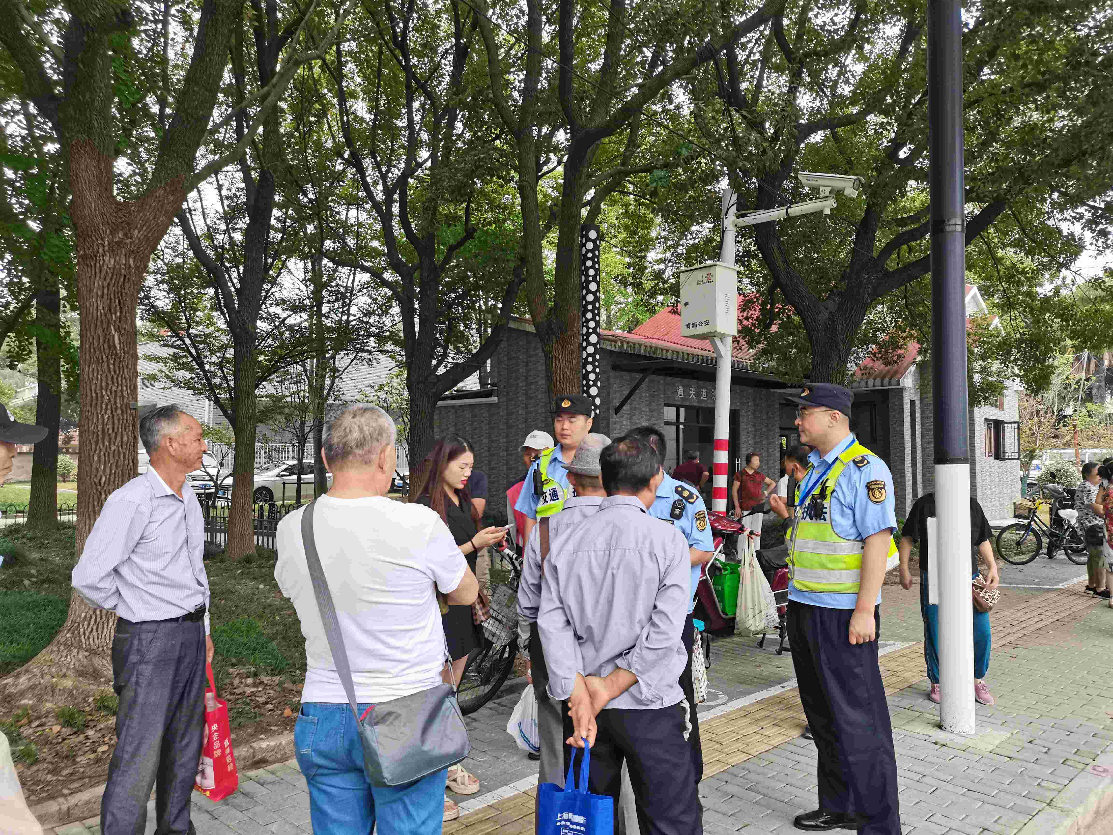 区交通委执法大队开展节前旅游包车联合专项整治1.jpg