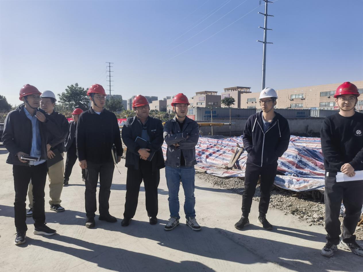 区重大办：巡查指导公共消防站建设（重固）项目1.jpeg