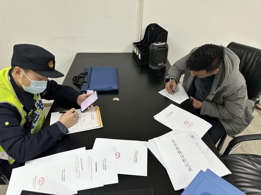加强执法监管，保障停车环境！区交通委执法大队开展停车行业执法3.jpg