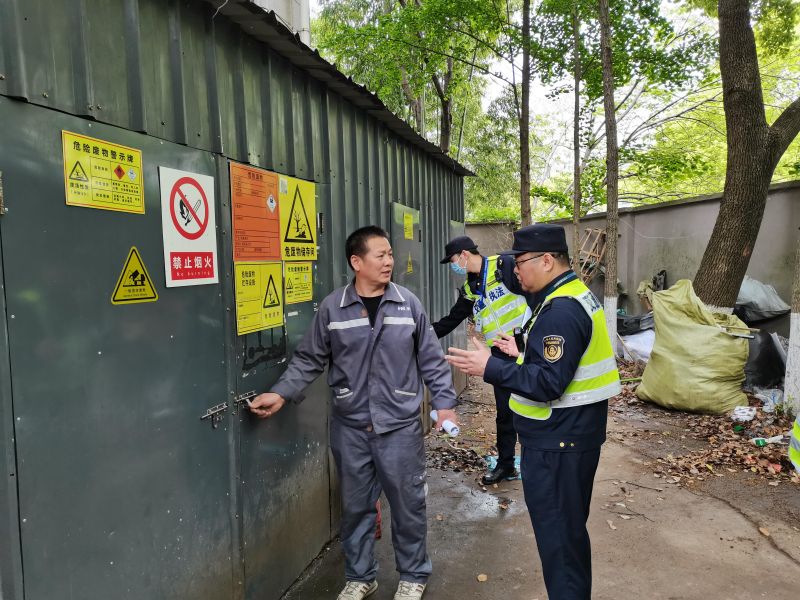 区交通委执法大队持续开展汽修行业环保检查   1.jpg