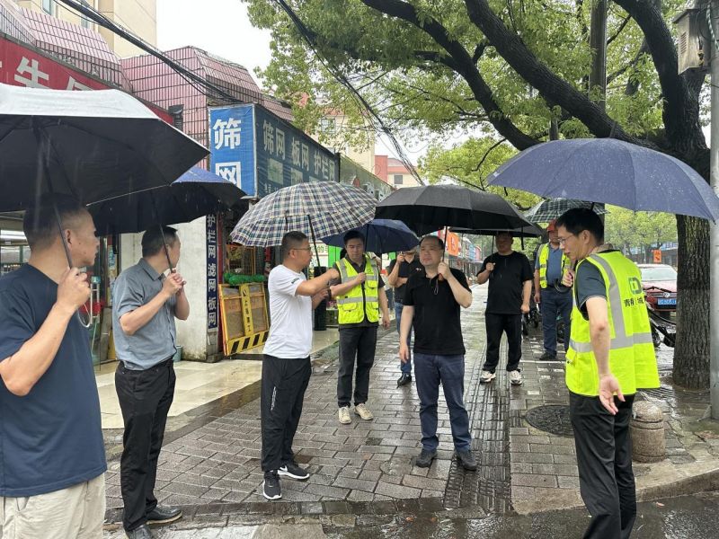 区建管委副主任王伟强带队开展安全生产检查1.jpg