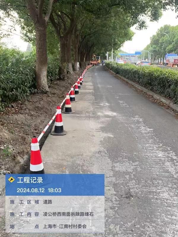 错时施工避高温 连续奋战完成白石公路部分路段 侧平石、路缘石2.jpg