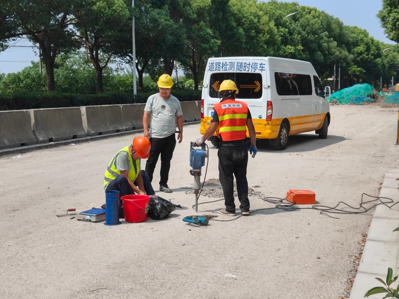 白石公路（江平路-省界）整治工程竣工验收检测现场视察2.jpg