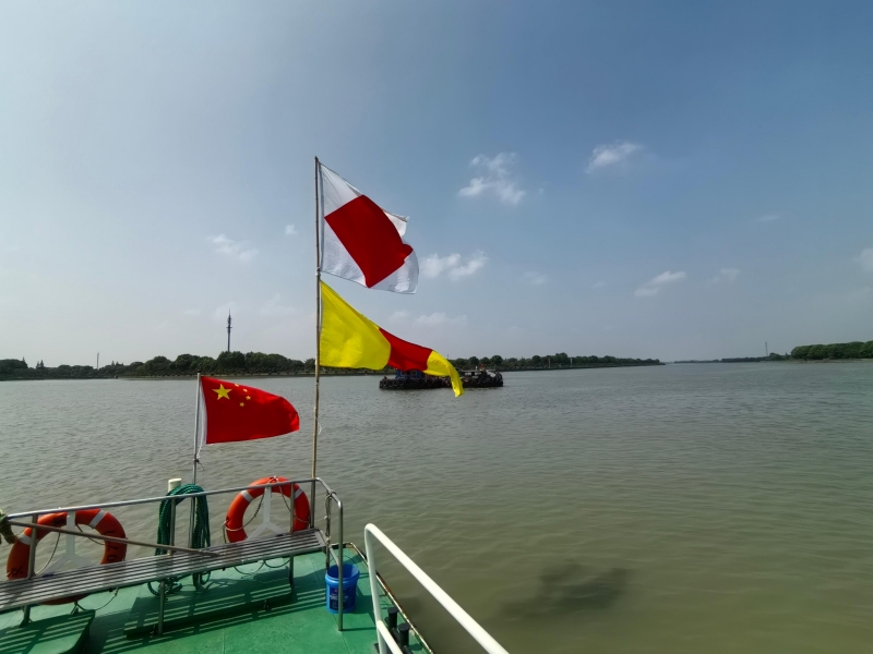 区交通委执法大队对线路迁改工程作业实施临时封航交通管制2.jpg