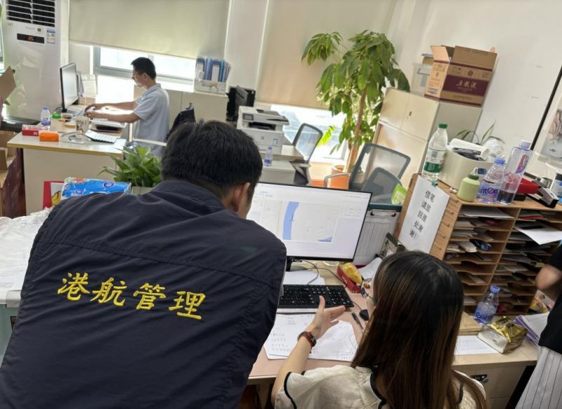 区港航中心开展岸电电子围栏绘制工作1.jpg