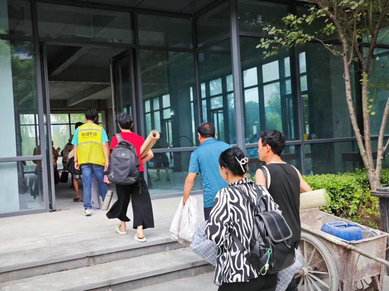 0926_110135_362.jpg 青浦区建管所全力抗击“贝碧嘉”3.jpg