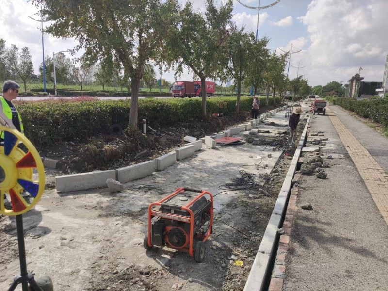 1017_160453_177.jpg 外青松公路积水点项目基本完成西侧雨水管翻排2.jpg