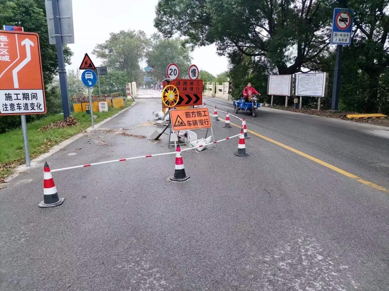 区道运中心协调改善商周公路施工期间交通3.jpg