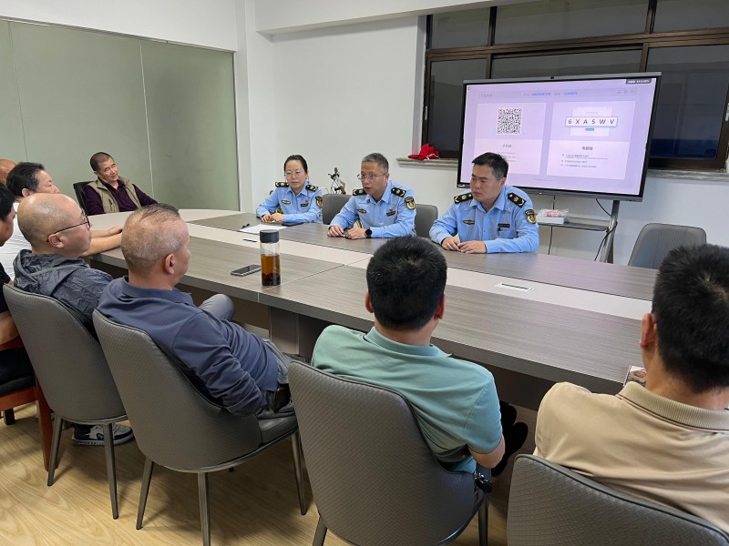 关心关爱新兴领域群体 为网约车司机释法解惑1.jpg