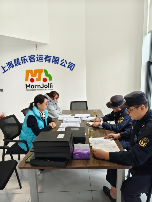 区交通委执法大队开展省际客运专项检查1.jpg