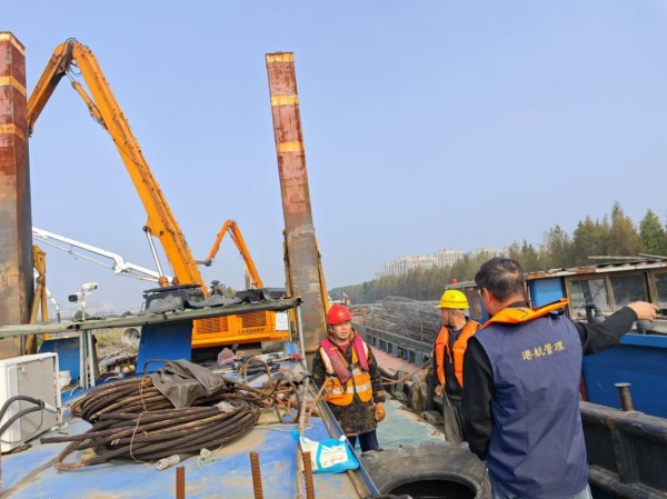 区港航中心淀浦河站积极做好冬季枯水期水上安全监管工作1.jpg