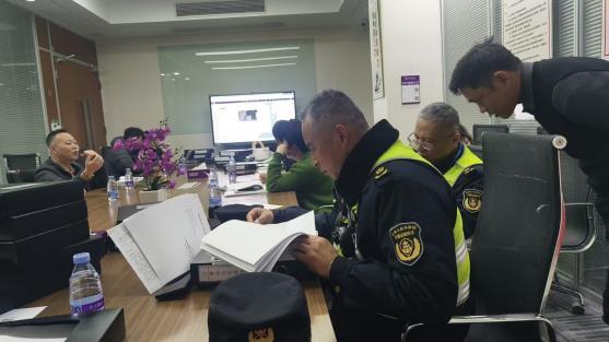 区建管委副主任耿伟荣带队开展货运企业安全生产检查2.jpeg