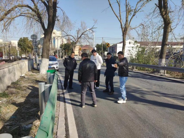 提升公路精细化治理水平 区管公路安全防护工程顺利收关2.jpg